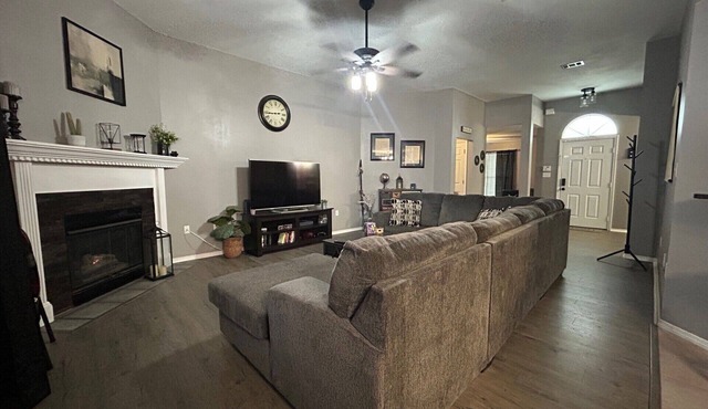 3-bedroom 2.5 Bathroom spacious house in beautiful Crestview!