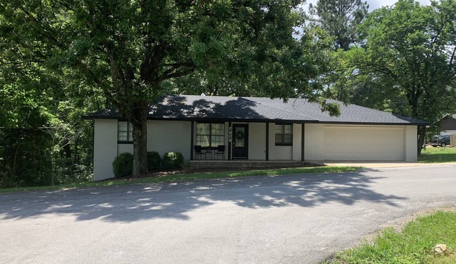 3 Bedroom, 2 Bath Bike-In/Out Home on Little Sugar Trails in Bella Vista, AR