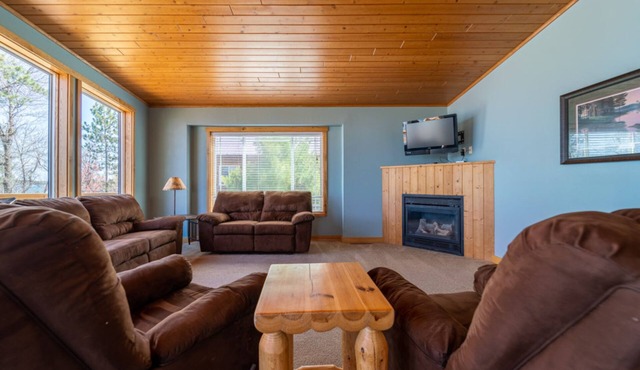 3-bedroom 2 bath cabin located at Cass Lake LodgenLoon