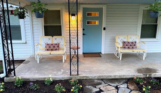 3-bedroom, 2 bath farmhouse in beautiful Hillsborough with highspeed WiFi & more