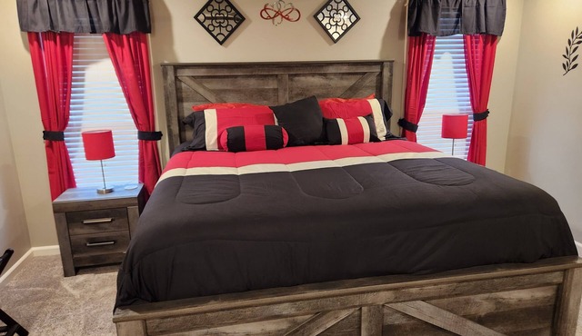 3 bedroom, 2 bath + garage Cottonwood Corner