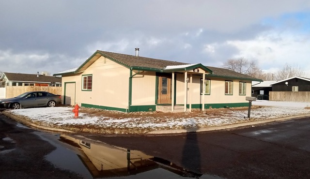 3 Bedroom 2 Bath Great Family Location in Town