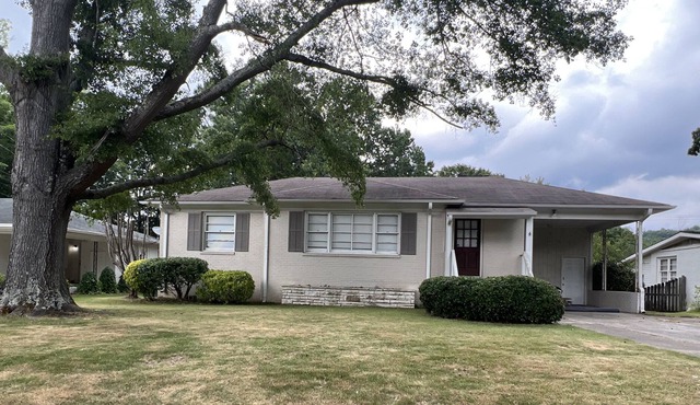 3 bedroom 2 bath house in Crestline Gardens