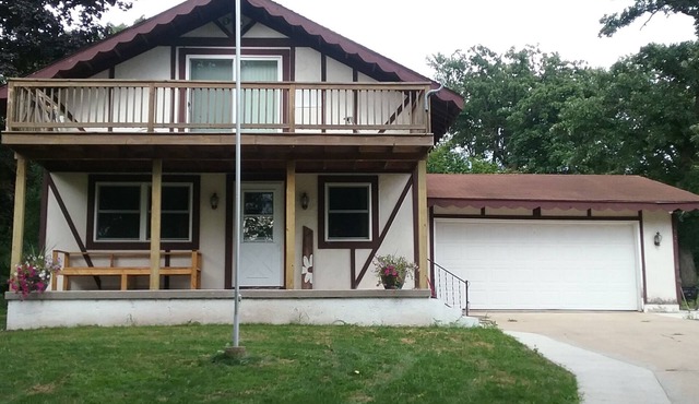 3 Bedroom, 2 Bath House, Large Yard, 4 Miles From New Glarus, 10 Miles To Monroe