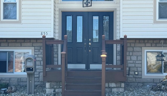 3-bedroom 2 bath House Featuring a Music Theme Decor