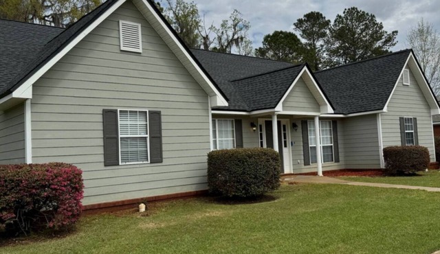 3-bedroom 2-bath house near town & hospital
