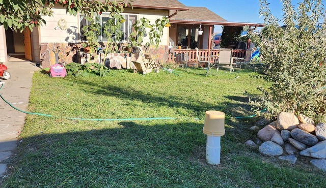 3-bedroom 2 bath house with beautiful views plus kids pets accepted!