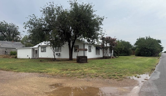 3 Bedroom/2 Bath Hunting Cabin in Crowell, Texas