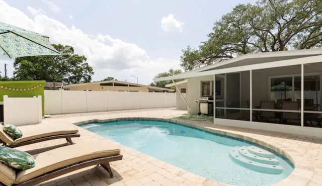 3 bedroom 2 bath in a quiet neighborhood with HEATED POOL