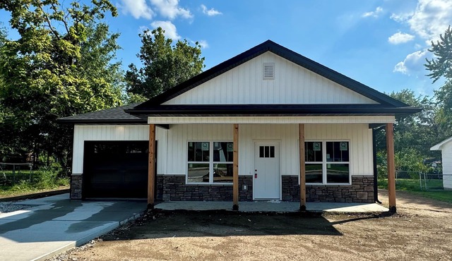 3-bedroom 2 bath New construction house in Hallsville