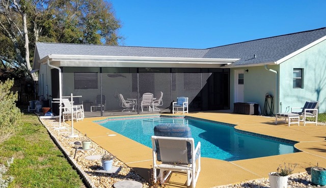 3 bedroom, 2 bath, pool home that sleeps 6, with screened back patio
