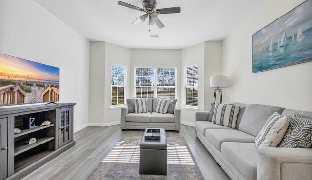 3 bedroom 2 bath, Southern and beach style apt comfortable for whole family n
