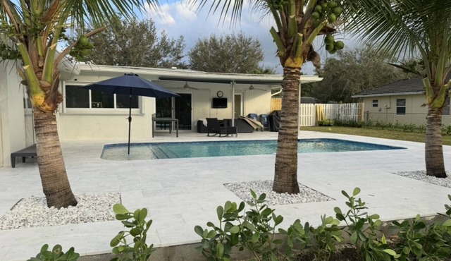 3 bedroom 2 bath Pool Home in Quiet Neighborhood