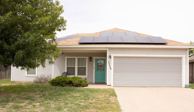 3 bedroom, 2 bath, with POOL and big backyard!