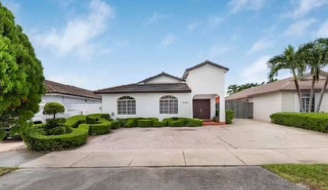 3 Bedroom 2 Bath with Pool in Miami