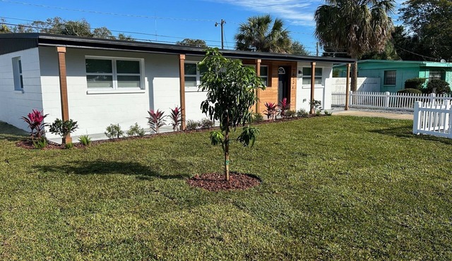 3 Bedroom 2 bath with Pool near Downtown