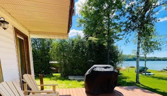 3 bedroom 2 bathroom 1.5 storey cottage on Little Lake