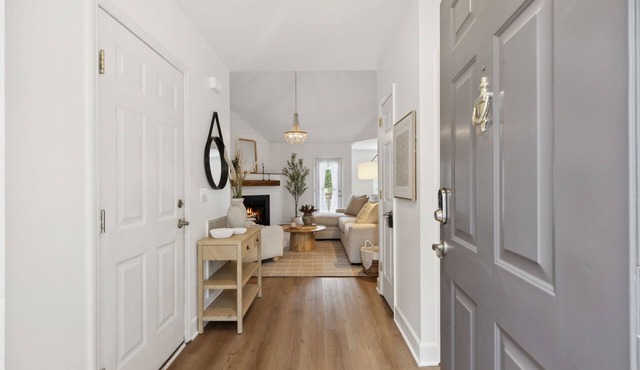 3-bedroom, 2 bathroom house, community pool with AC and WiFi in Franklin