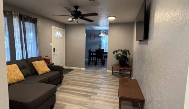 3-bedroom, 2- Bathroom house in marvelous Clayton, NM with AC, WiFi!