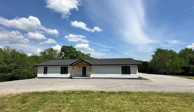3 bedroom 2 bathroom home on 14 acres in a peaceful, relaxing setting.nnn