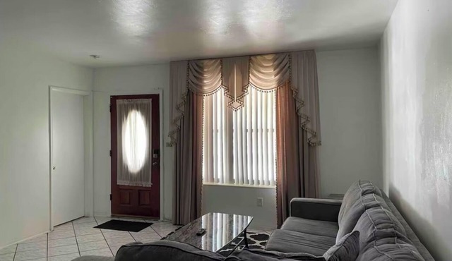 3-bedroom 2-Bathroom Home in fabulous Miami with WiFi, AC. Central location!