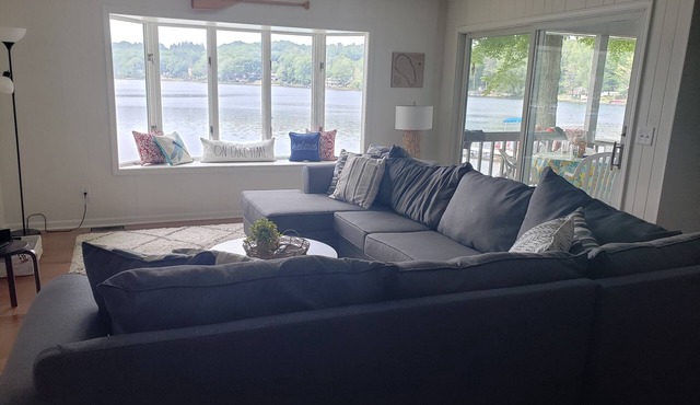 3 bedroom, 2 bathroom lake house private waterfront, hot tub and close to dunes