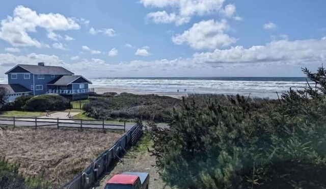 3 bedroom, 2 bathroom virtually beach front