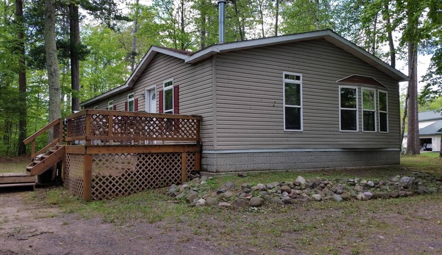 3 bedroom 2 bathroom vacation home with lake view and dock, Right on trail # 33