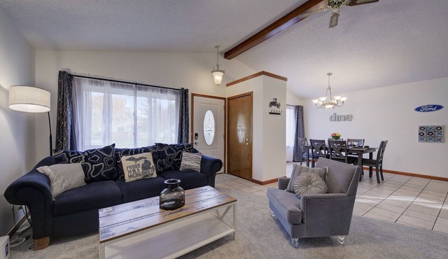 3 bedroom 2 bathroom whole house- up to 8 people