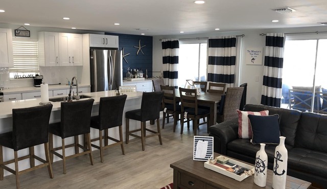 3 Bedroom - 2 Bathrooms, sleeps 6 with bay front views