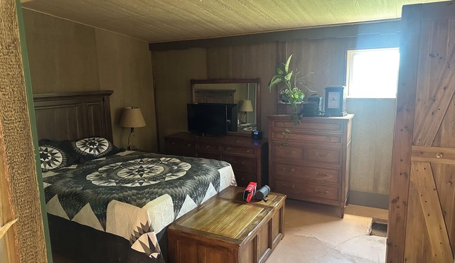 3- bedroom 2 baths Barndominium in Cushing- Country/Western/Music/Pet Friendly