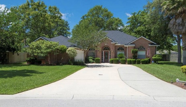 3 bedroom, 2 baths, big yard, quite neighborhood