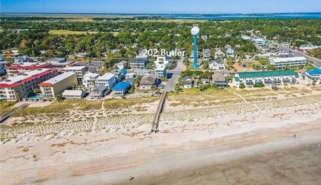 3-bedroom 2 baths with Oceanview, 1st floor