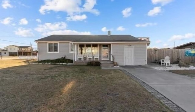 3 Bedroom, 2 full baths. Steps to beach! Great winter rates!