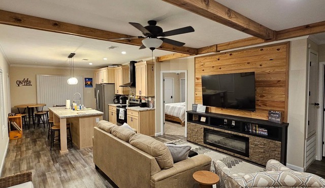 3 Bedroom/2 Full Bath House in Seneca, SC. 4 miles from Clemson Campus!