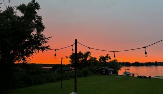 3 Bedroom, 2 full bath lake house within minutes of Erin Hills Golf Course!