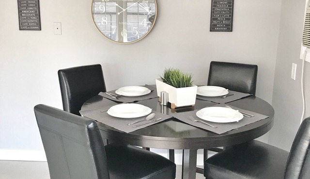 3-bedroom/2 full bathroom apartment in Windsor, ON