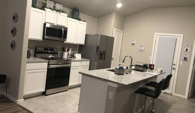 3 Bedroom 2 Bath !! Cozy and warm safe space