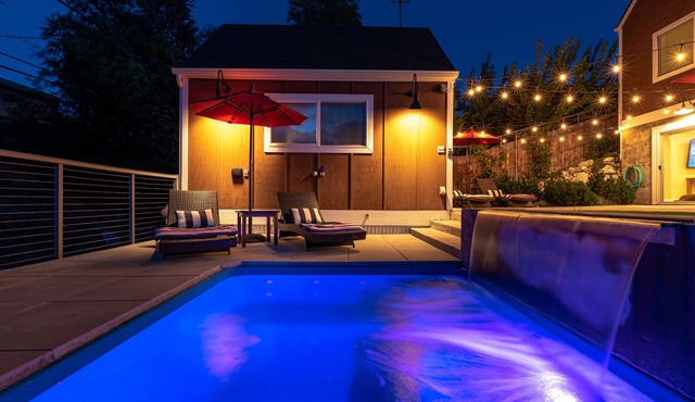 3 Bedroom, 3 1/3 Bath Chelan Home with Private Cocktail Pool/Hot Tub