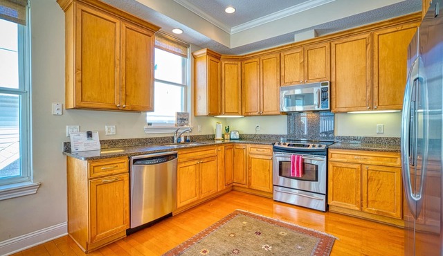 3 Bedroom 3 Bath Ocean Views Rooftop Deck Sleeps 8