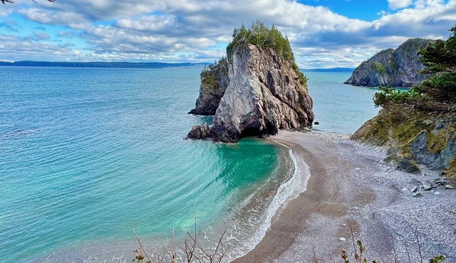 3 bedroom 3 bath bungalow , Ocean View , 3kms to Chance Cove Trail