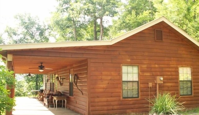 3-bedroom 3-bath cabin just 6 minutes drive to Harrahs Cherokee Casino