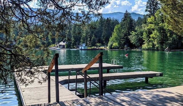3 Bedroom, 3 Bath, Exclusive-Use Lakefront Property