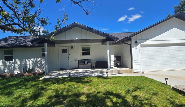 3-bedroom 3 bath House at Sweetwater Beach. Kings River Arm of Table Rock Lake