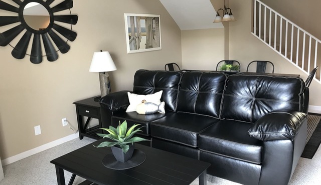 3 bedroom/3 bath LAKEFRONT Condo! GREAT LOCATION with Boat Slip and WIFI