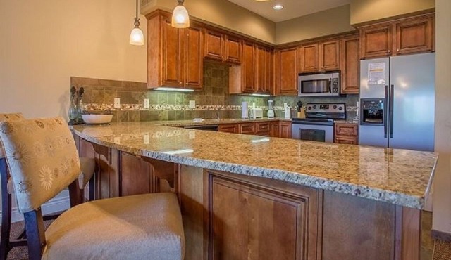 3 Bedroom 3 Bath Luxury Condo - Elevator access, Pool