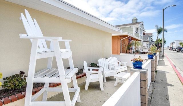 3 Bedroom 3 Bath Home w/Patio 1 block from beach