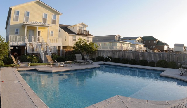 3 Bedroom/3 Bath With Gorgeous Pool Steps Away From Beach. Pet Friendly!