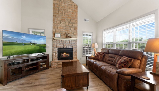 3 Bedroom/3 Bathroom Stonebridge Villa Near Silver Dollar City, Table Rock Lake