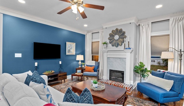 3 bedroom 3 bathroom home in Augusta. The sleeping arrangements at this property are 3 queen beds, and a fold out chair.